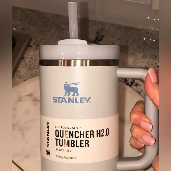 ✨NWT✨ Stanley Quencher H2.0 FlowState Tumbler 40oz (Fog) - Picture 10 of 17